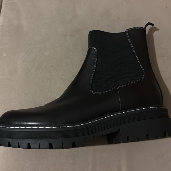 Marc Fisher Women's Patrick Chelsea Boot - Black Lug Sole Booties size 9.5 NWOT - Picture 4 of 10